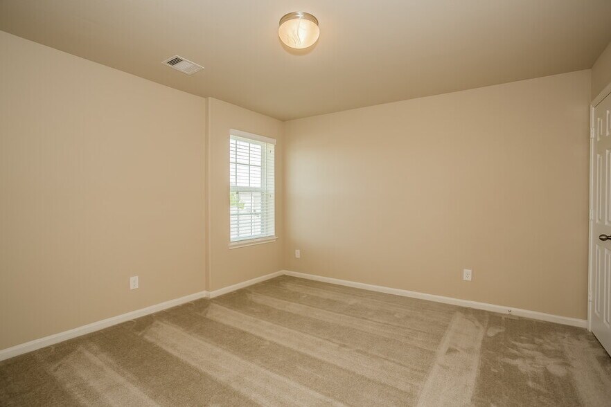 Building Photo - 15030 Silhouette Ridge Dr