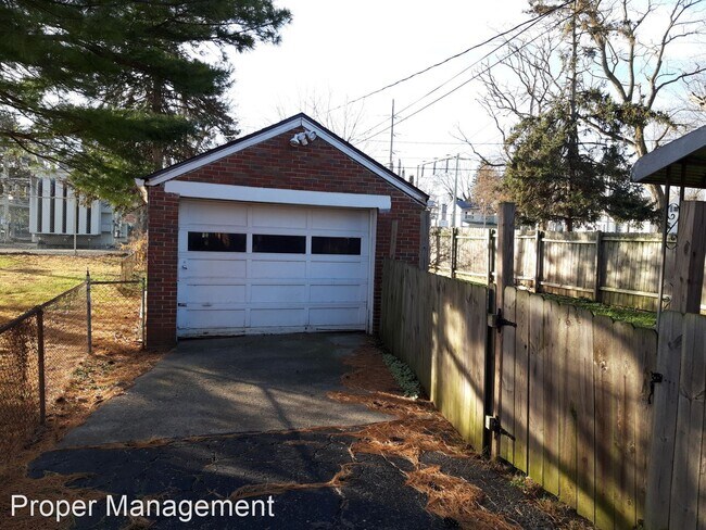 Building Photo - 3 br, 1 bath House - 408 Sandhurst Dr