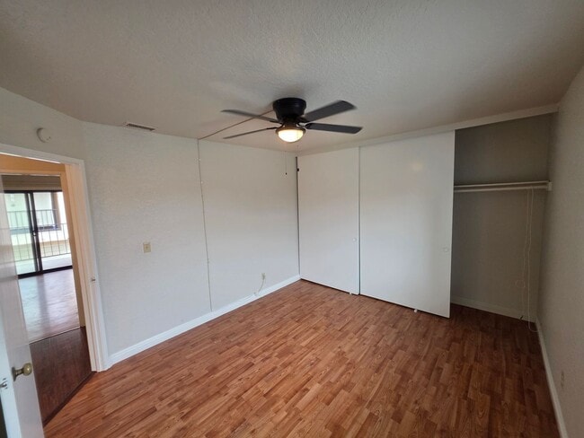 Building Photo - Beautiful 3 Bed, 2 Bath condo with 2 car garage & laundry