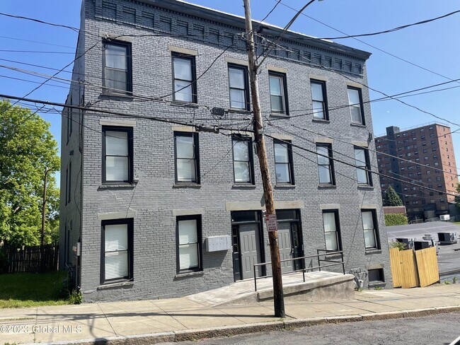Primary Photo - 120 Philip St