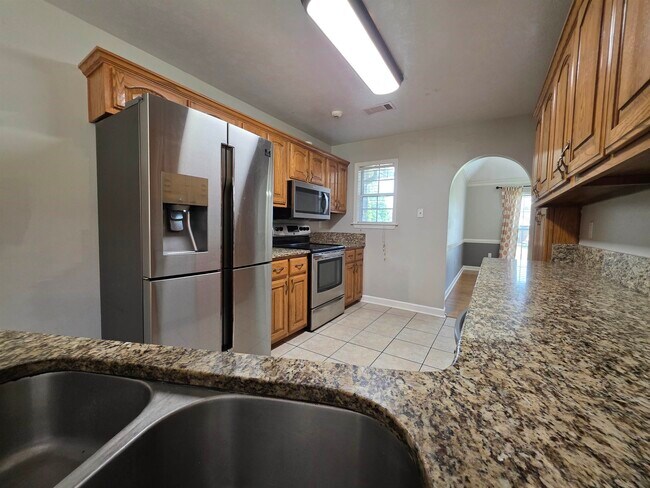Building Photo - 995 Williamsburg Dr