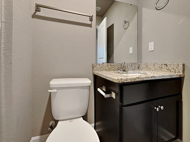 Building Photo - Coming Soon! 3 BR/2BA | Newly Renovated Single Family Home | 1-Car Garage Parking | In Blue Springs!