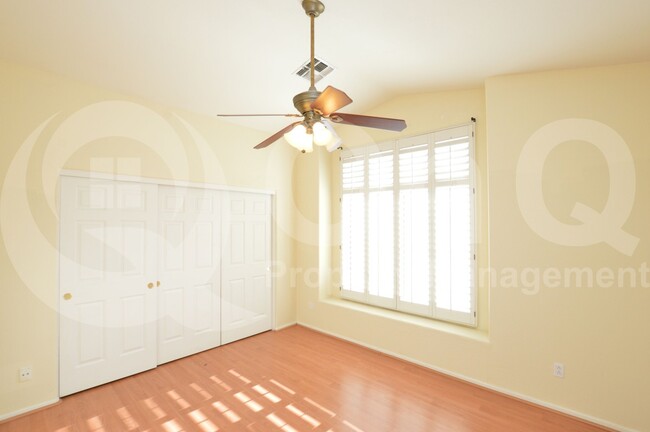 Building Photo - 727 S Peppertree Dr