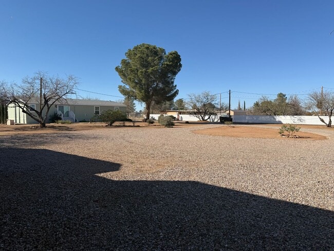 Building Photo - Fully Fenced Gorgeous Acre Property