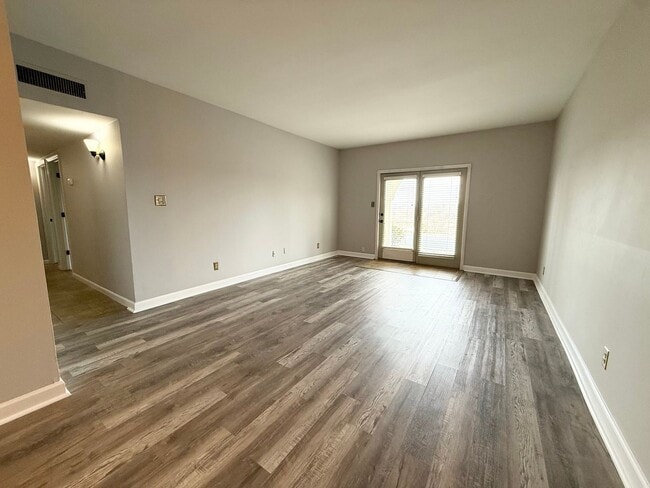 Building Photo - 5709 Lyons View Pike