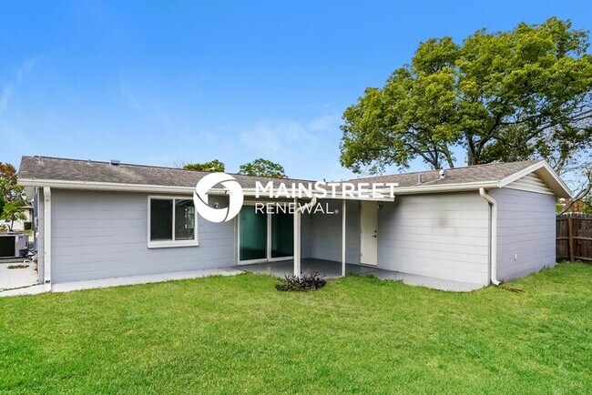 Building Photo - 3 Bedroom Pet-Friendly Home in Port Richey, FL with Main Street Renewal