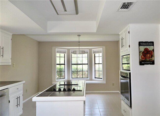 Building Photo - 201 Norwood St W