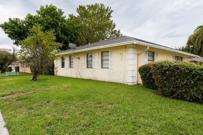 Building Photo - 1253 White Pine Dr