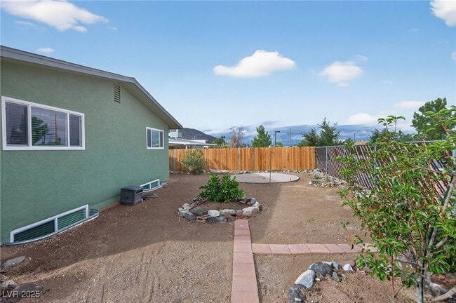 Building Photo - 405 Scenic Dr