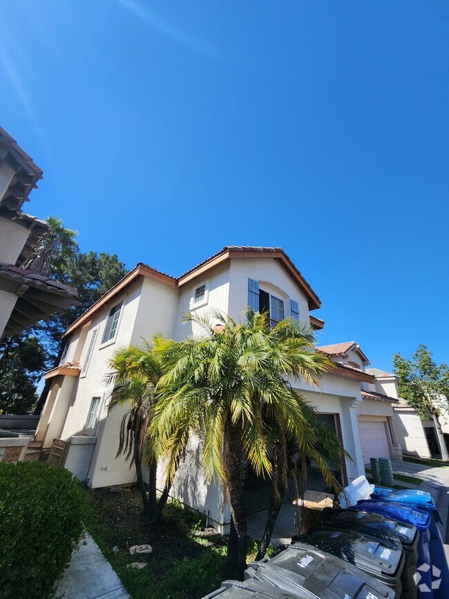 Building Photo - 4 Bedroom House in Eastlake - Championship...