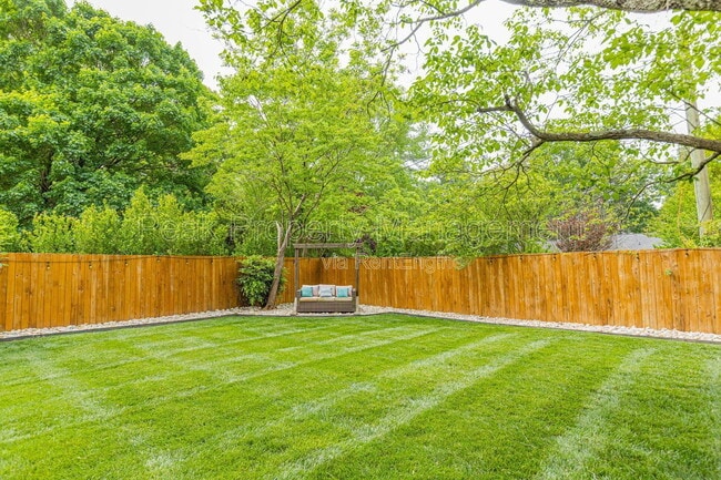 Building Photo - 9133 Robin Ridge Dr