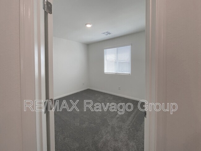 Building Photo - 9920 S Ullom Dr