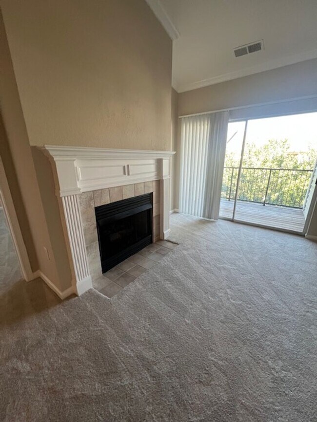 Building Photo - LOVELY TOP LEVEL CONDO IN GERMANTOWN