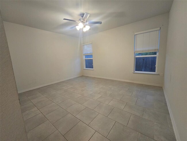 Building Photo - 520 Falkland Trace
