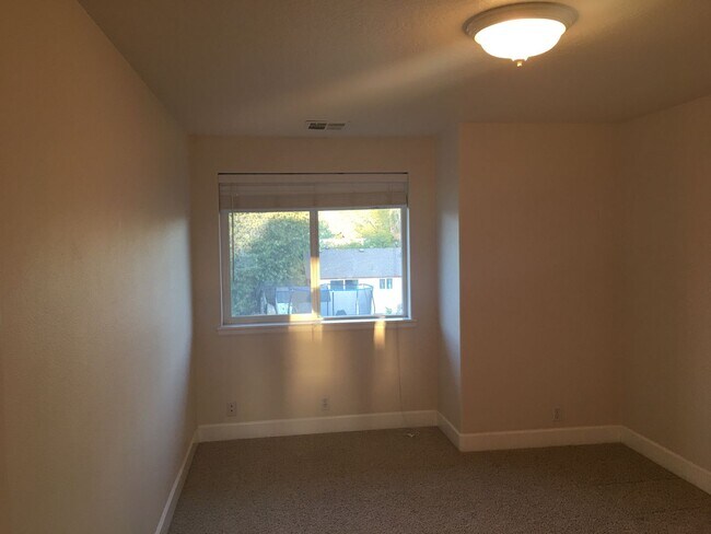 Building Photo - 2057 Berwin Ln