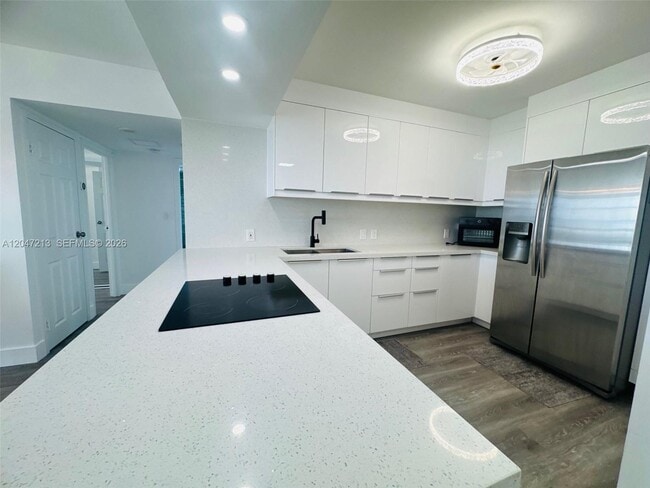 Building Photo - 3625 N Country Club Dr