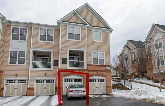 Building Photo - 43935 Hickory Corner Terrace