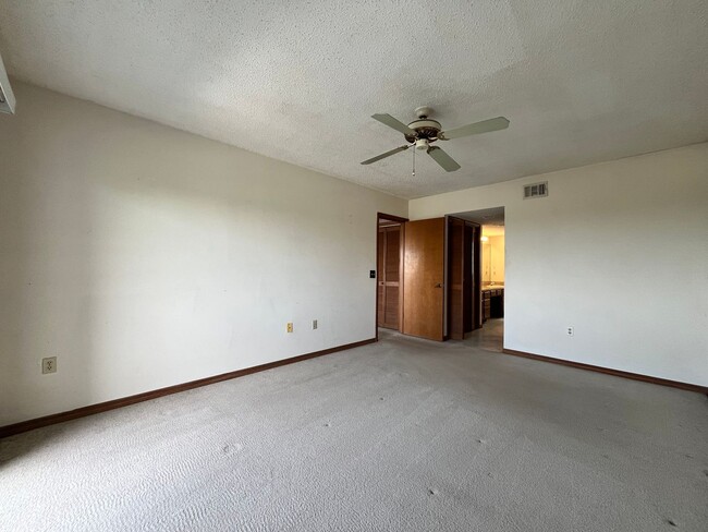 Building Photo - 5011 Dixie Hwy NE