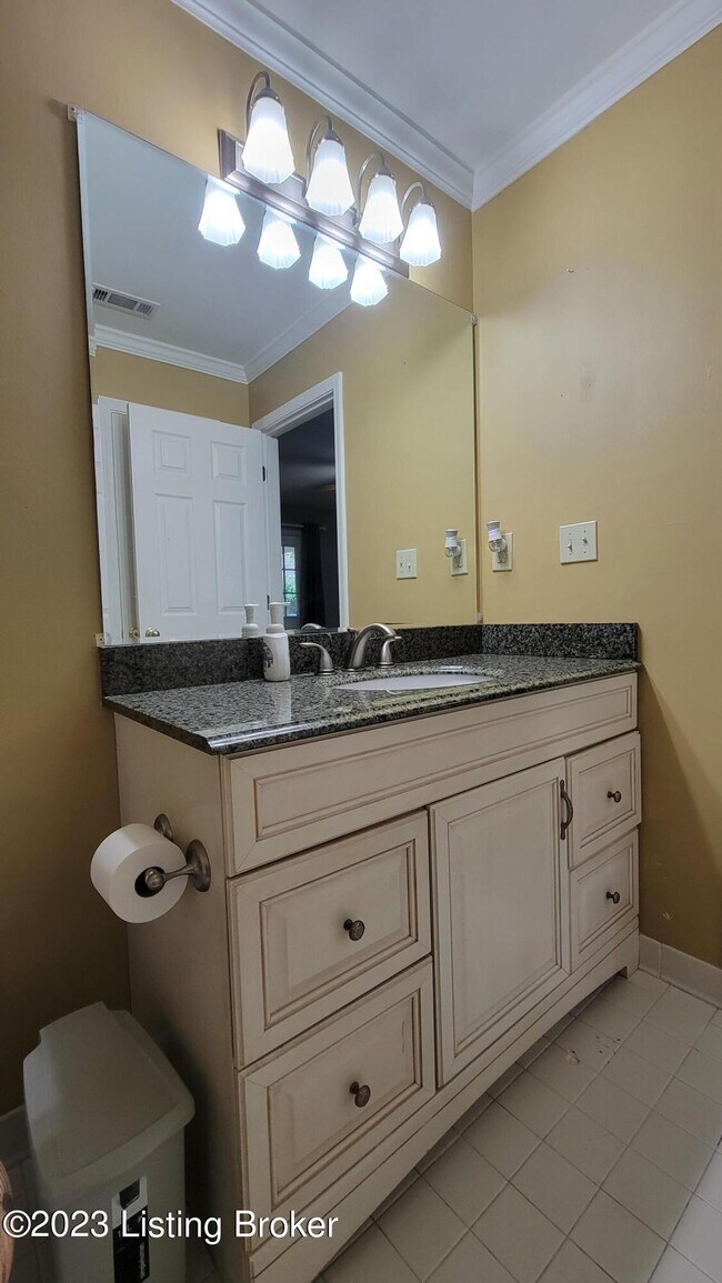 Building Photo - 10520 Bay Pointe Ct