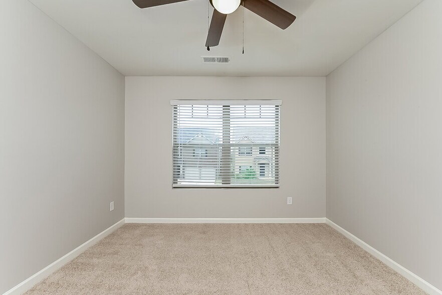 Building Photo - 517 Emporia Loop