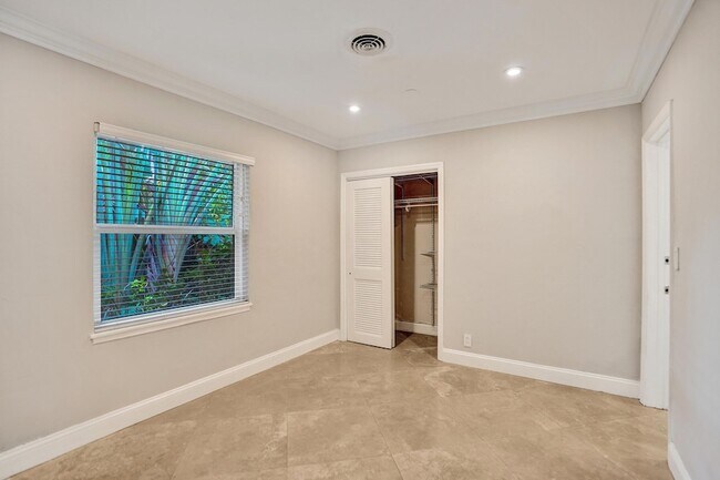 Building Photo - 1145 NE 12th Ave