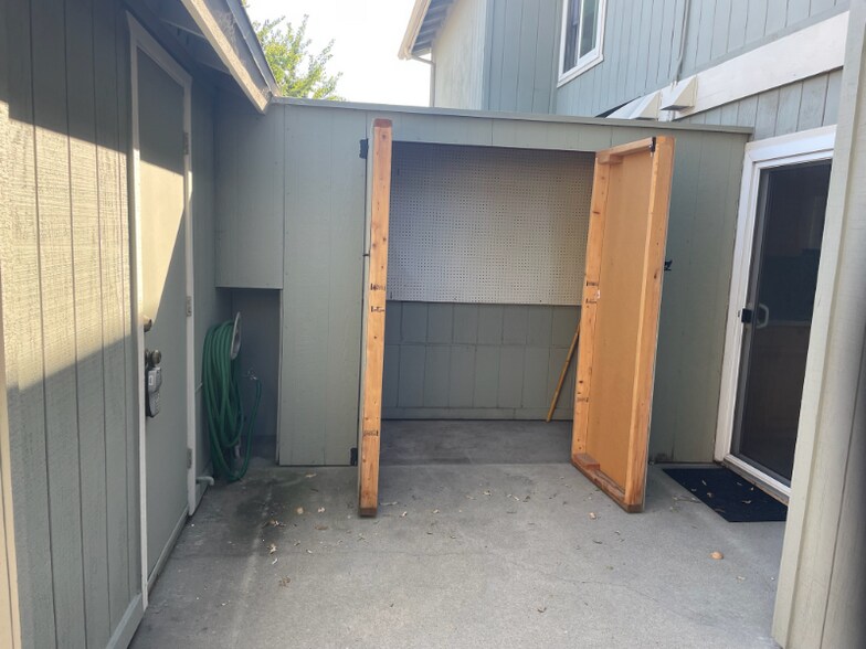Building Photo - 1806 Eastwood Ln