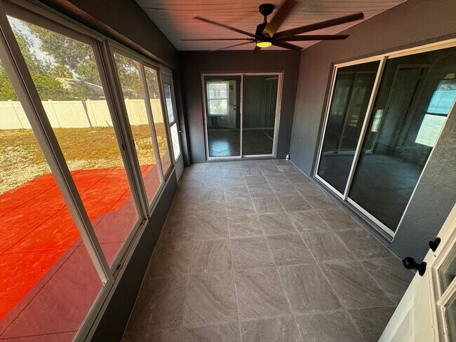 Building Photo - Beautifully Maintained 3BR/2BA Home with Fenced Yard & Sunroom in Ocala