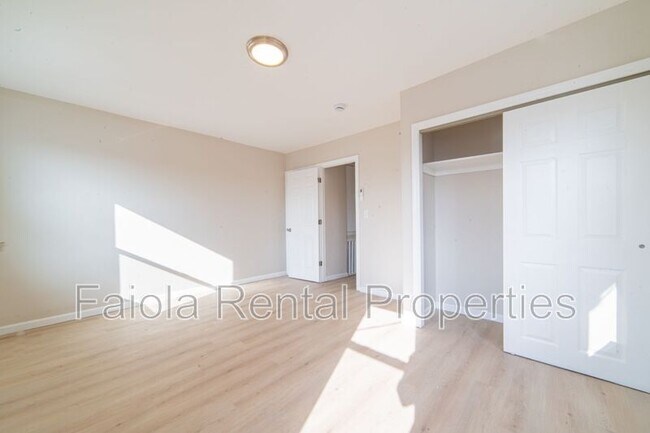 Building Photo - 115 N Delancy Pl