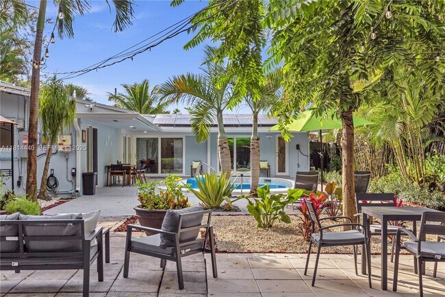 Building Photo - 204 SW 19th Ave