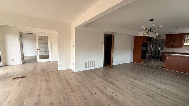 Building Photo - 1081 Holly St