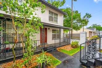 Building Photo - Renovated Seminole Heights Townhome with Laundry Included