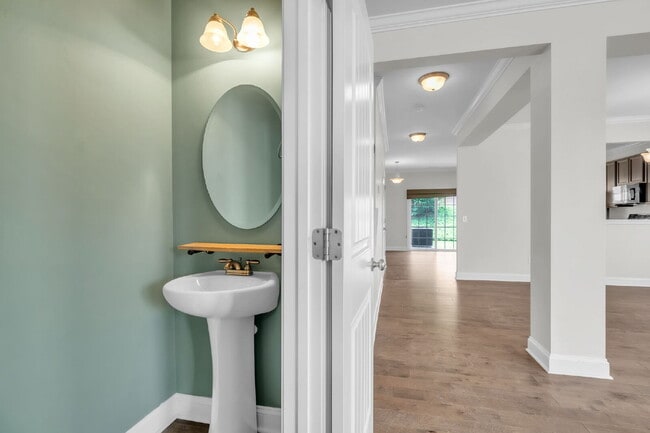 Building Photo - Luxury 3BR/2.5BA Townhome in Riverside Area with Modern Upgrades $1,850/mo rent