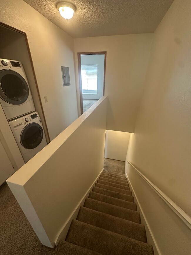 Building Photo - Beautiful 2 bed / 2.5 bath / 1,218 sqft Condo in Solana Beach - Available 01/26