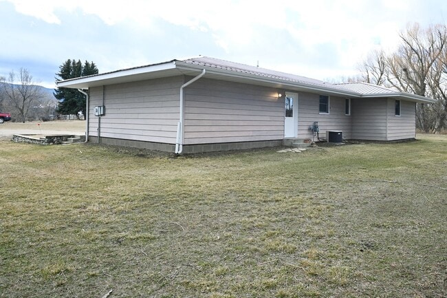 Building Photo - 272 WY-335