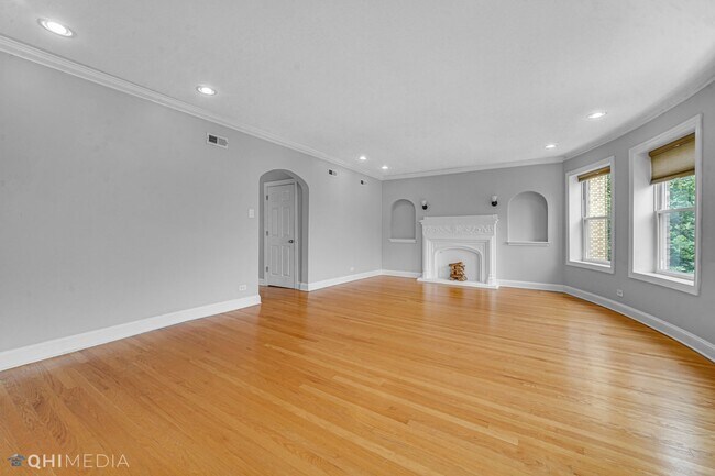 Building Photo - 6144 N Washtenaw Ave