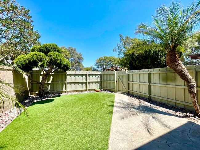 Building Photo - Beautifully Renovated 2 Bedroom 1.5 Bath Coronado Village Home