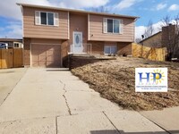Building Photo - 817 Badger Dr