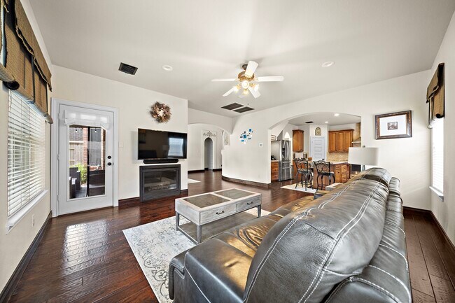 Building Photo - 22634 Cascade Springs Dr