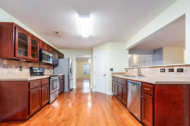 Building Photo - 117 Vancouver Rd