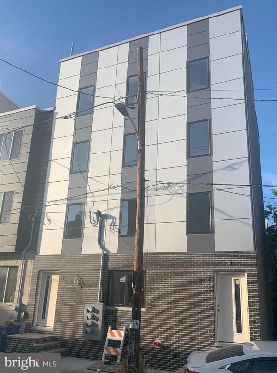 Building Photo - 2615 Latona St