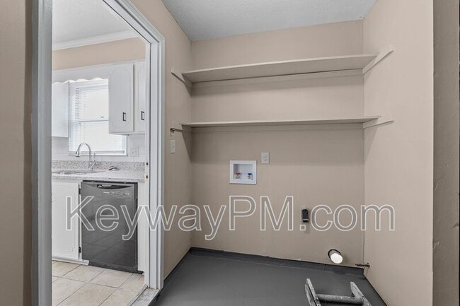 Building Photo - 2320 Greengate Dr