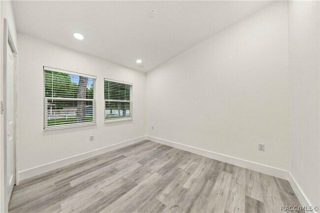 Building Photo - 9319 E Sycamore Pl