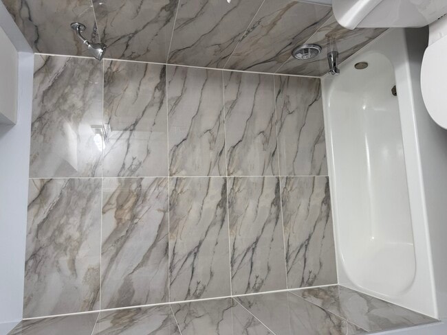 Building Photo - 502 E Spruce Dr