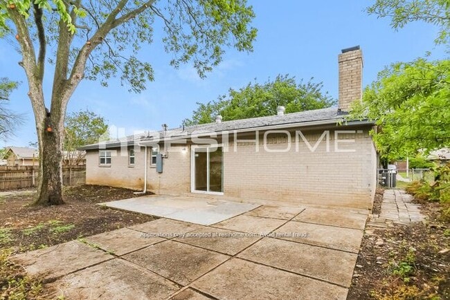 Building Photo - 1300 Prelude Dr