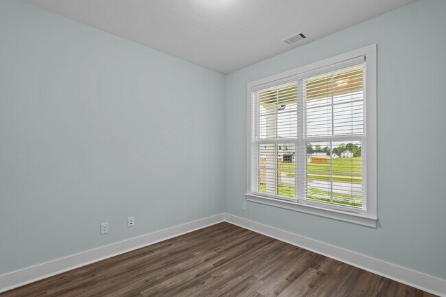 Building Photo - 707-p707 Ronaldsay Rd