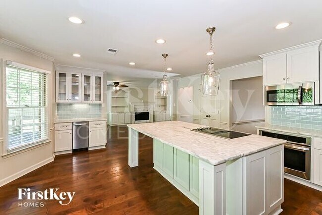 Building Photo - 1217 Pin Pointe Dr