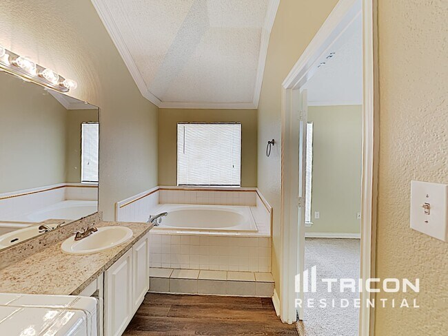 Building Photo - 1362 Meadow Creek Dr