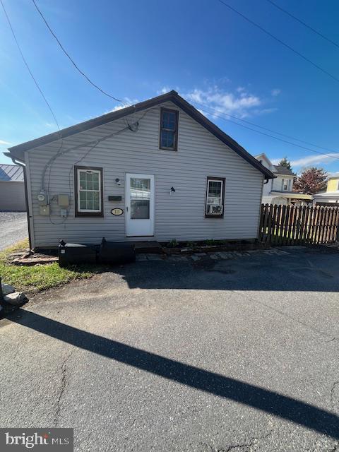 Building Photo - 215 N Railroad Ave