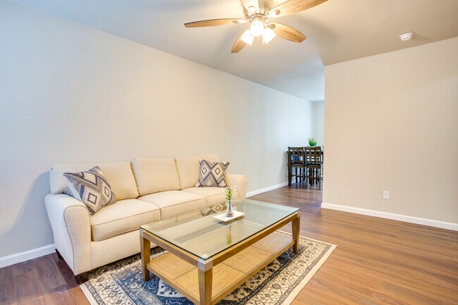 Building Photo - 104 W Reno Rd