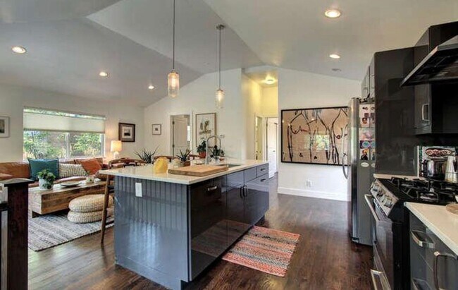 Building Photo - High End LOHI Townhome Available in June!